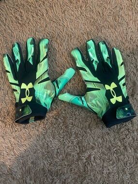 Under Armour Neon Green and Black Performance Gloves EUC